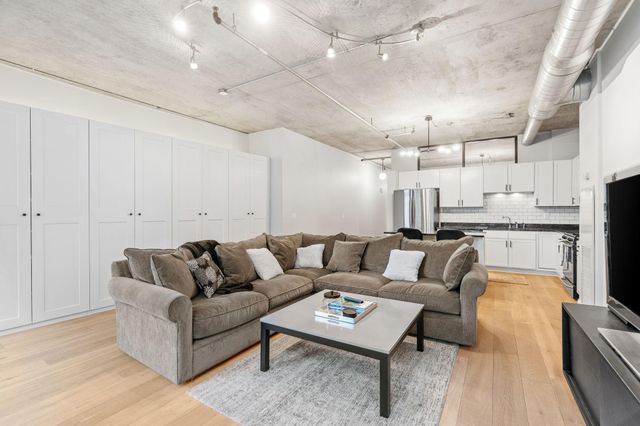 720 N 4th Street 213, Minneapolis, MN 55401