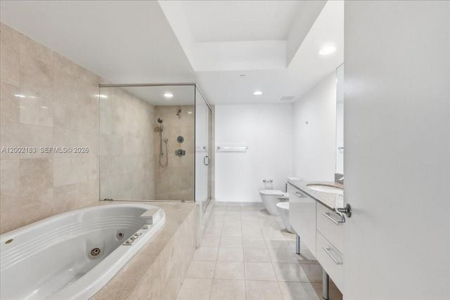 17201 Collins Avenue 1107, Sunny Isles Beach, FL 33160