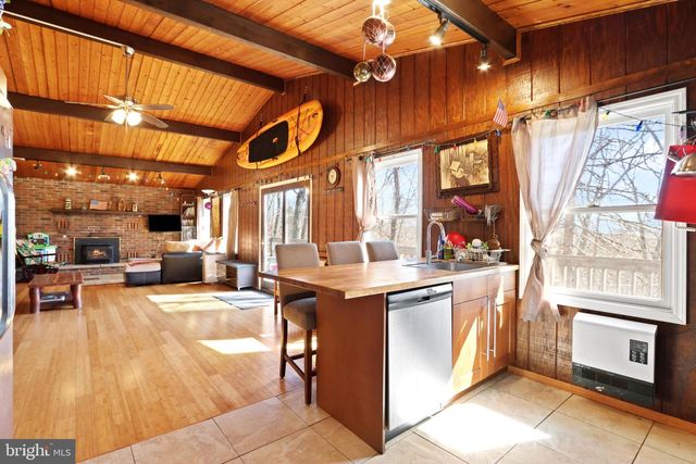 214 MOCKINGBIRD CT, Bushkill, PA 18324