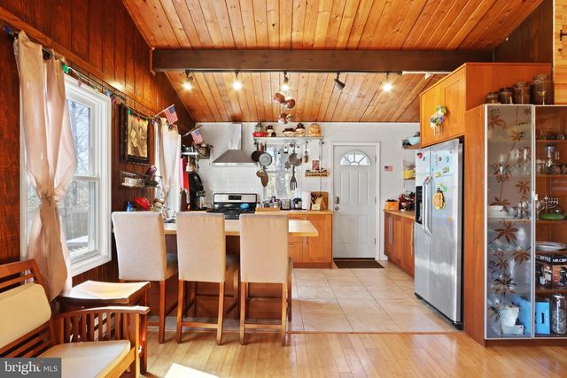 214 MOCKINGBIRD CT, Bushkill, PA 18324