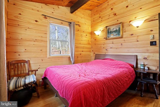 214 MOCKINGBIRD CT, Bushkill, PA 18324