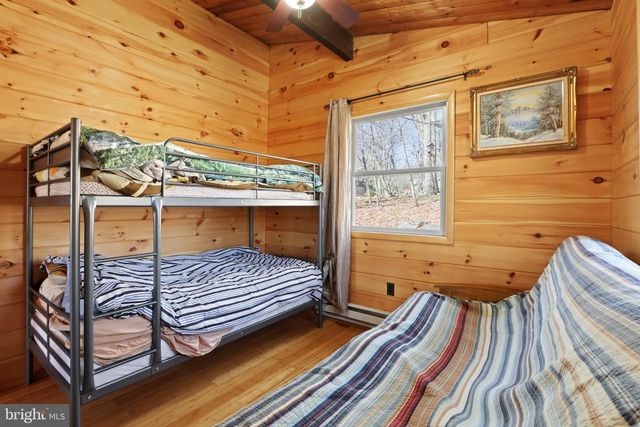 214 MOCKINGBIRD CT, Bushkill, PA 18324