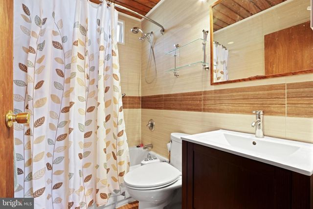 214 MOCKINGBIRD CT, Bushkill, PA 18324