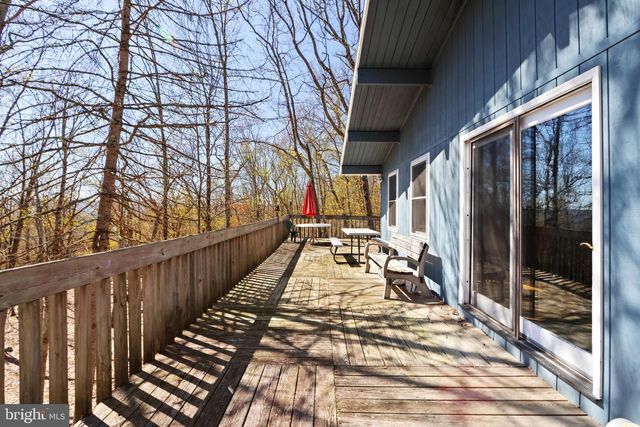 214 MOCKINGBIRD CT, Bushkill, PA 18324