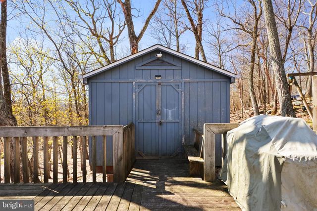 214 MOCKINGBIRD CT, Bushkill, PA 18324