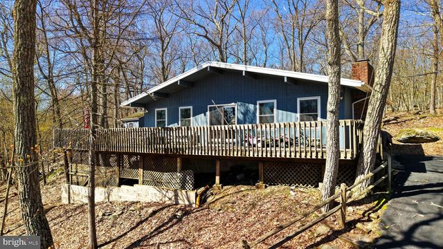 214 MOCKINGBIRD CT, Bushkill, PA 18324