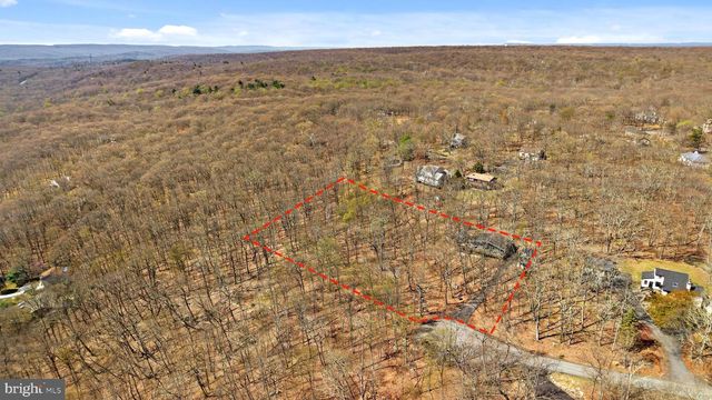 214 MOCKINGBIRD CT, Bushkill, PA 18324