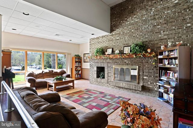 214 MOCKINGBIRD CT, Bushkill, PA 18324