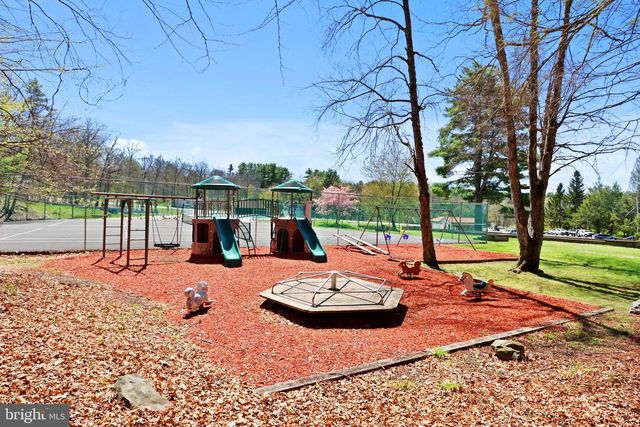 214 MOCKINGBIRD CT, Bushkill, PA 18324