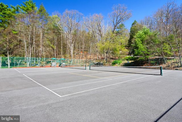 214 MOCKINGBIRD CT, Bushkill, PA 18324