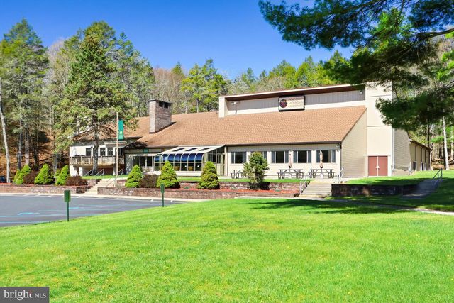 214 MOCKINGBIRD CT, Bushkill, PA 18324