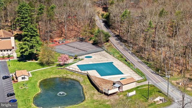 214 MOCKINGBIRD CT, Bushkill, PA 18324