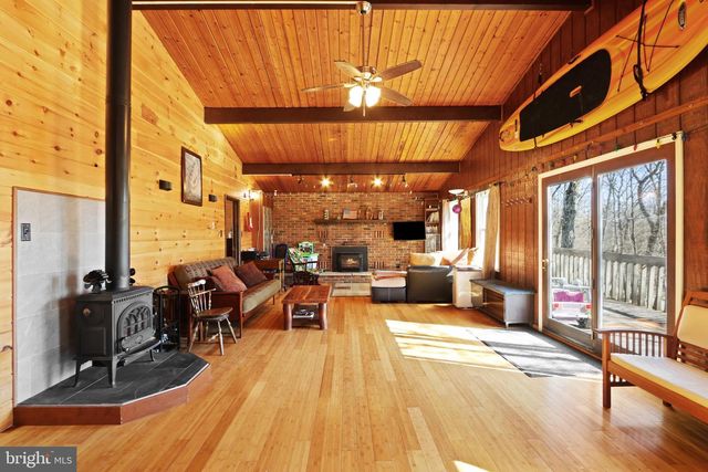 214 MOCKINGBIRD CT, Bushkill, PA 18324