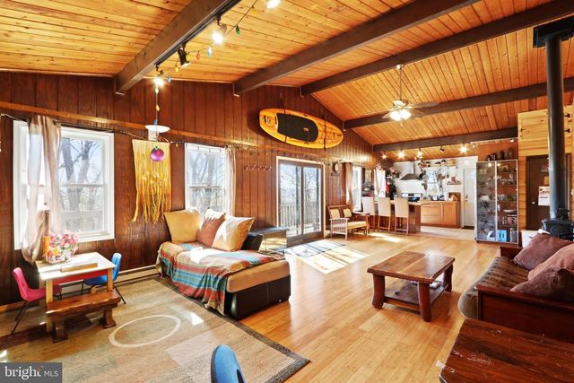 214 MOCKINGBIRD CT, Bushkill, PA 18324