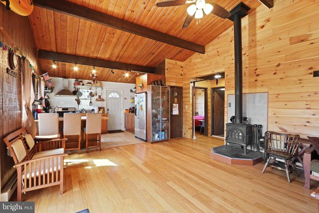 214 MOCKINGBIRD CT, Bushkill, PA 18324