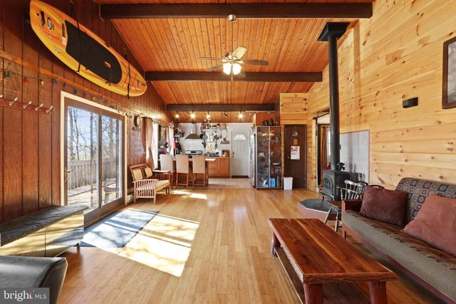 214 MOCKINGBIRD CT, Bushkill, PA 18324