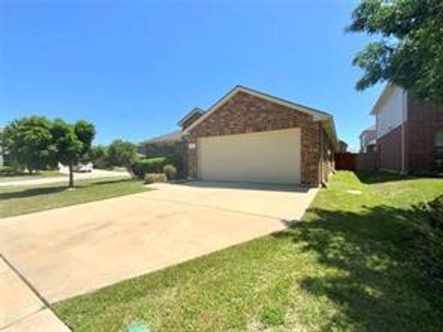 421 Goldstone Lane, Fort Worth, TX 76131