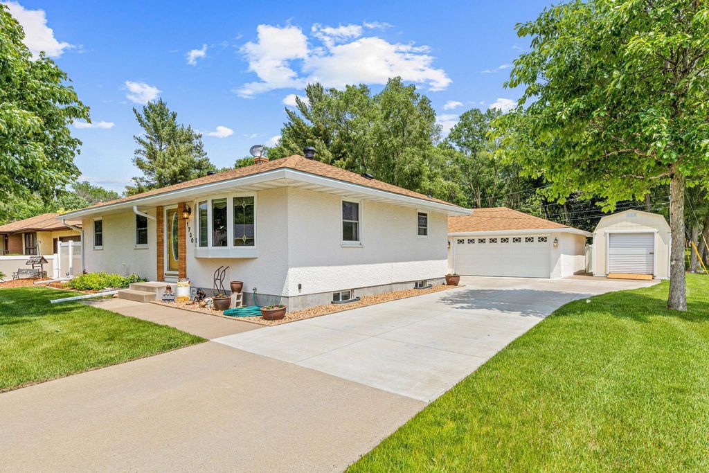 1730 Atlantic Street, Maplewood, MN 55109