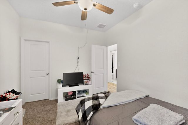 5813 Colfax Place NE, Rio Rancho, NM 87144