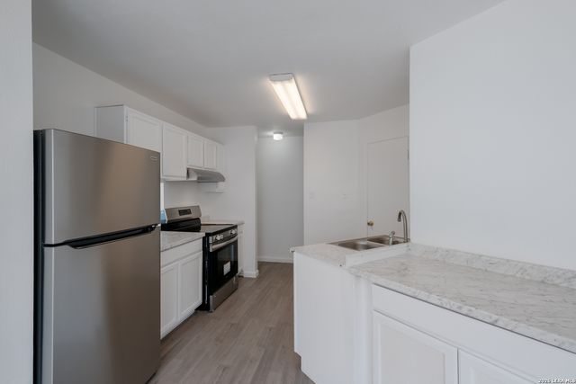 6098 GLACIER SUN DR, San Antonio, TX 78244