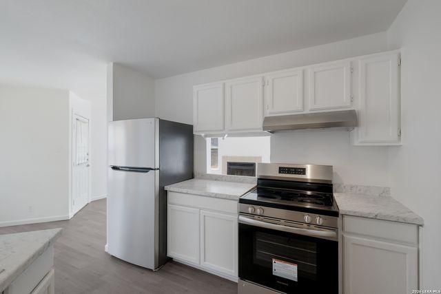 6098 GLACIER SUN DR, San Antonio, TX 78244