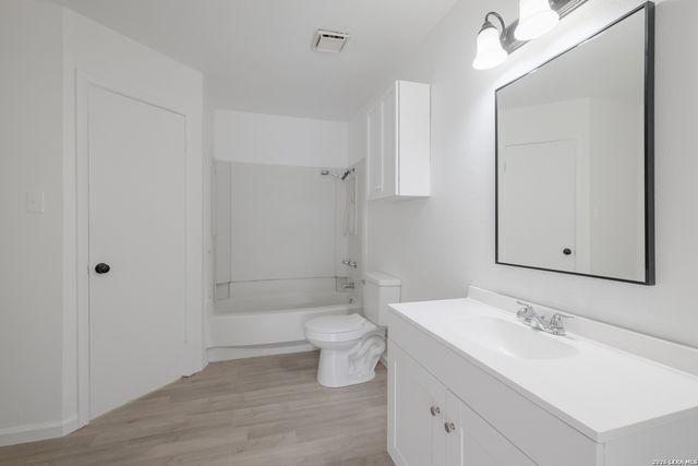 6098 GLACIER SUN DR, San Antonio, TX 78244