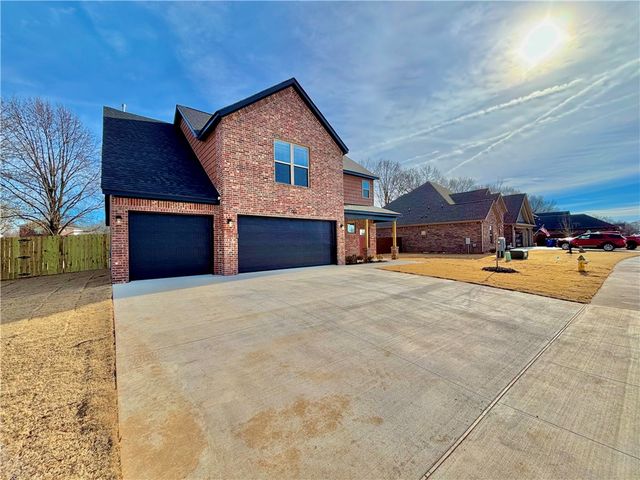 602 Oakley Street, Pea Ridge, AR 72751