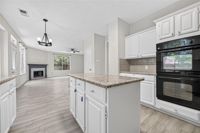 11 Ginger Bay Place, The Woodlands, TX 77382