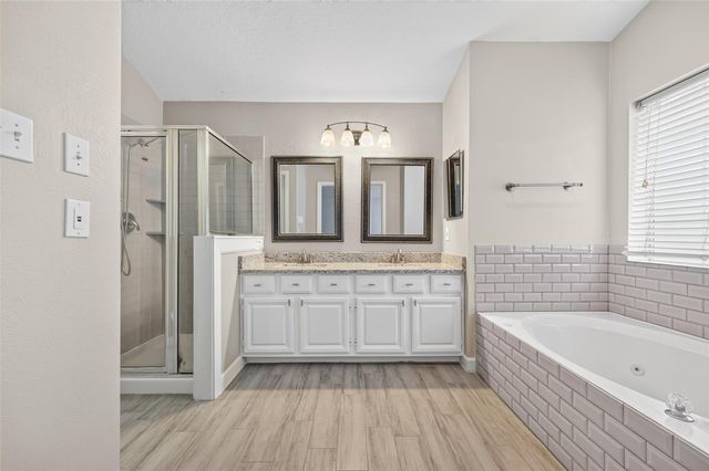 11 Ginger Bay Place, The Woodlands, TX 77382