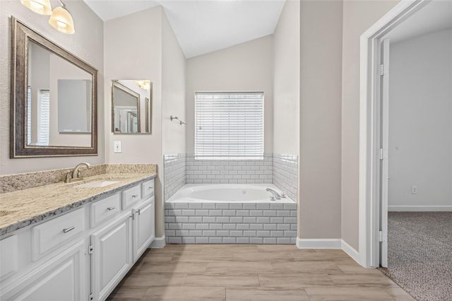 11 Ginger Bay Place, The Woodlands, TX 77382
