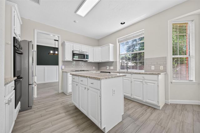 11 Ginger Bay Place, The Woodlands, TX 77382