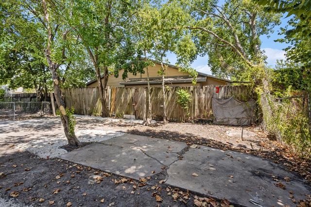 110 N York, Houston, TX 77003