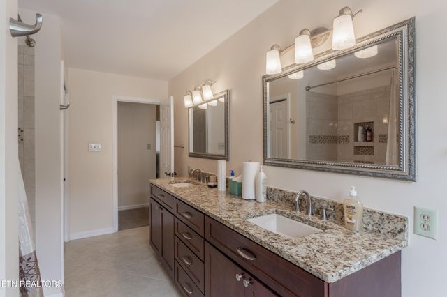 709 Landing Lane, Knoxville, TN 37934