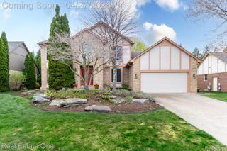 1421 Burhaven Drive, Rochester Hills, MI 48306