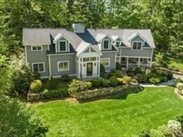 17 Hawthorne Ln, Weston, MA 02493