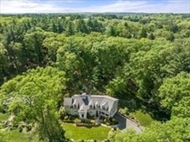 17 Hawthorne Ln, Weston, MA 02493