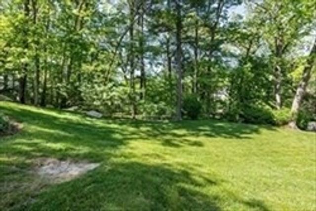 17 Hawthorne Ln, Weston, MA 02493
