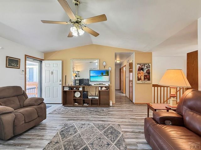 68 Wheatridge Dr, Pueblo, CO 81005