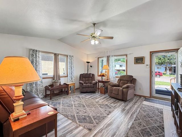 68 Wheatridge Dr, Pueblo, CO 81005