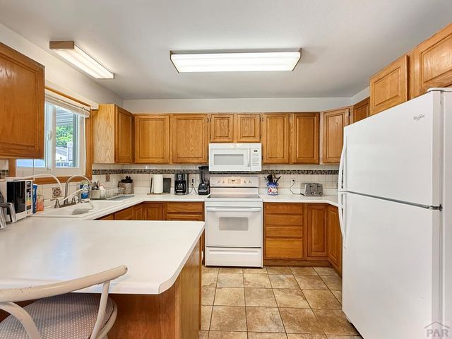68 Wheatridge Dr, Pueblo, CO 81005