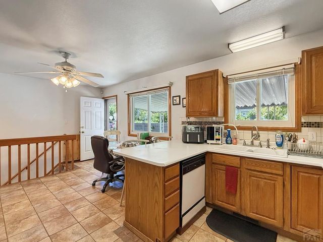 68 Wheatridge Dr, Pueblo, CO 81005