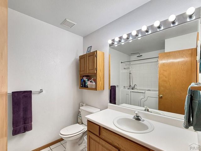 68 Wheatridge Dr, Pueblo, CO 81005