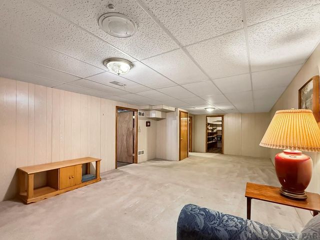 68 Wheatridge Dr, Pueblo, CO 81005