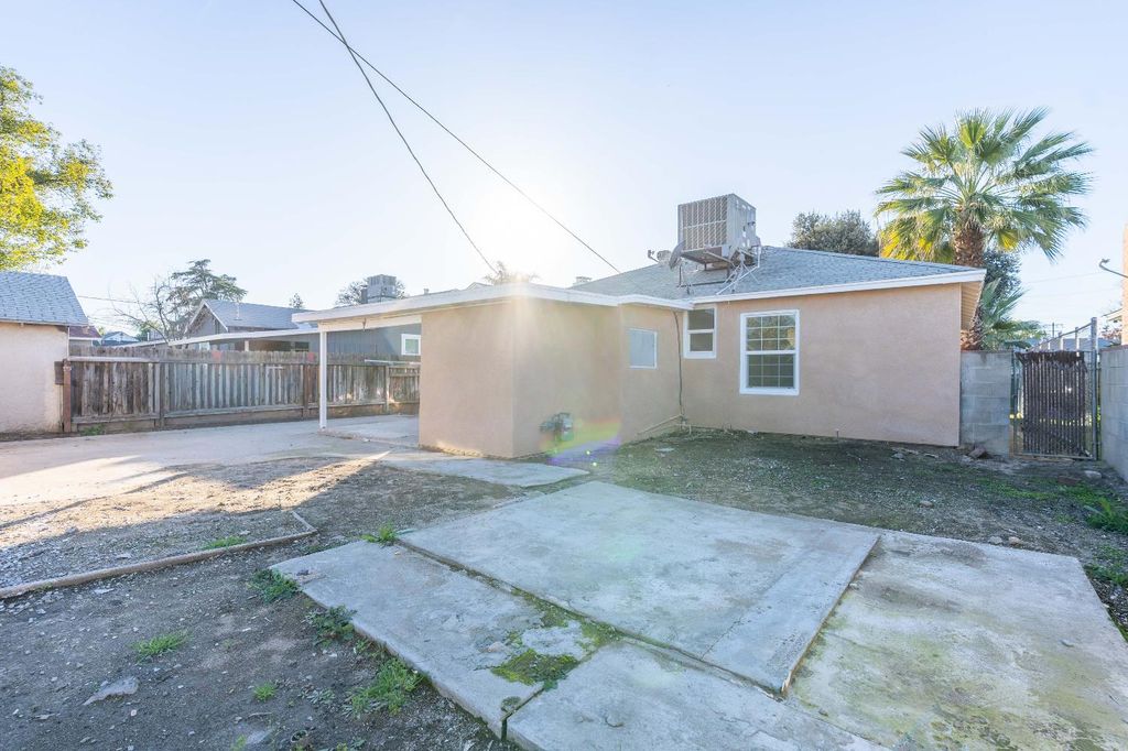 Image 19 of property listing at 1584 N Carruth Avenue, Fresno, CA 93728