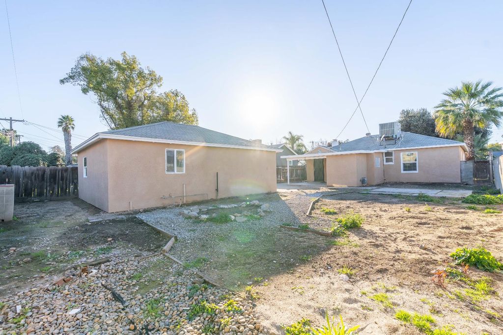 Image 20 of property listing at 1584 N Carruth Avenue, Fresno, CA 93728