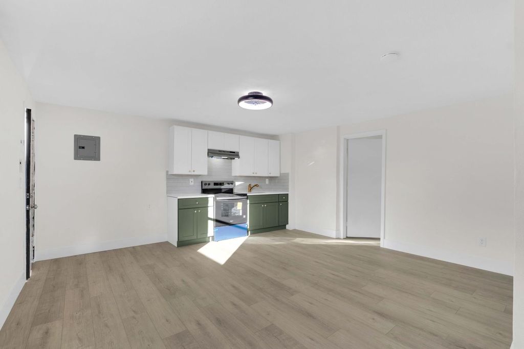 Image 25 of property listing at 1584 N Carruth Avenue, Fresno, CA 93728