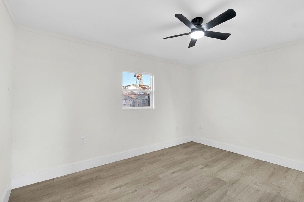 Image 27 of property listing at 1584 N Carruth Avenue, Fresno, CA 93728