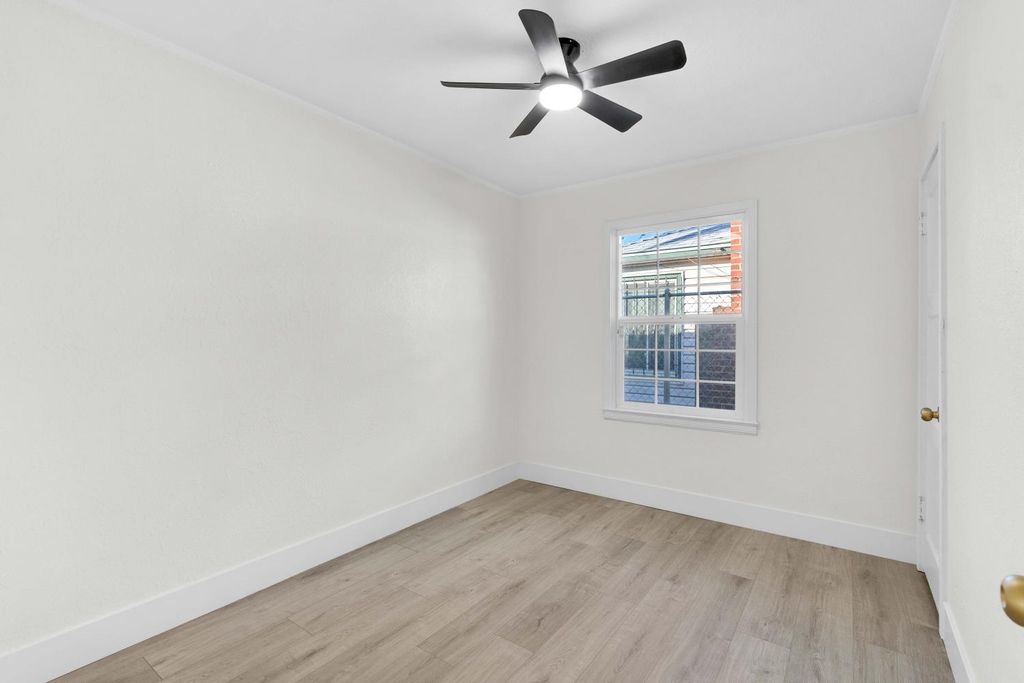 Image 6 of property listing at 1584 N Carruth Avenue, Fresno, CA 93728