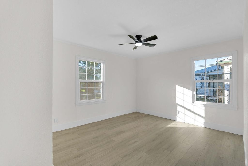 Image 7 of property listing at 1584 N Carruth Avenue, Fresno, CA 93728