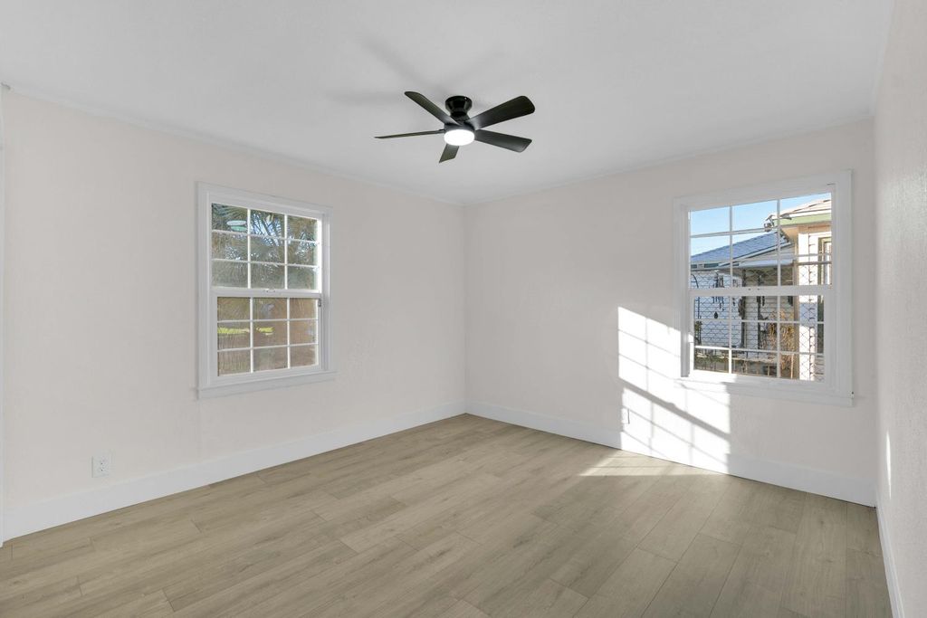 Image 8 of property listing at 1584 N Carruth Avenue, Fresno, CA 93728